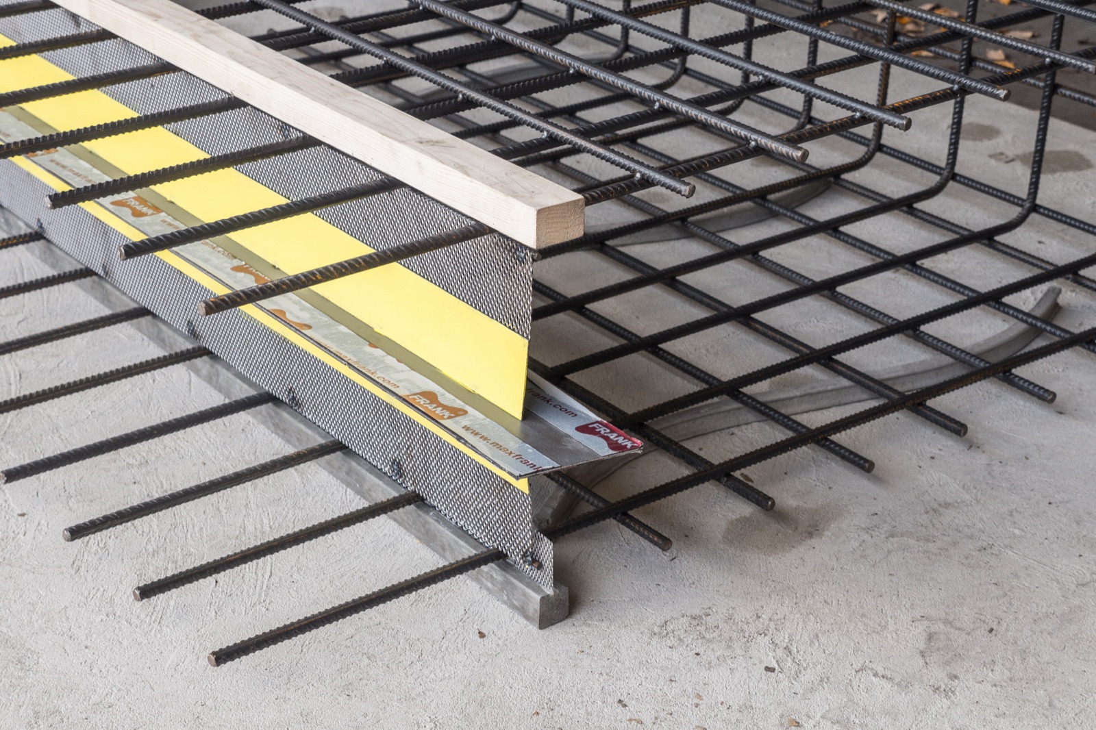 Stremaform® Su dengta metaline juosta