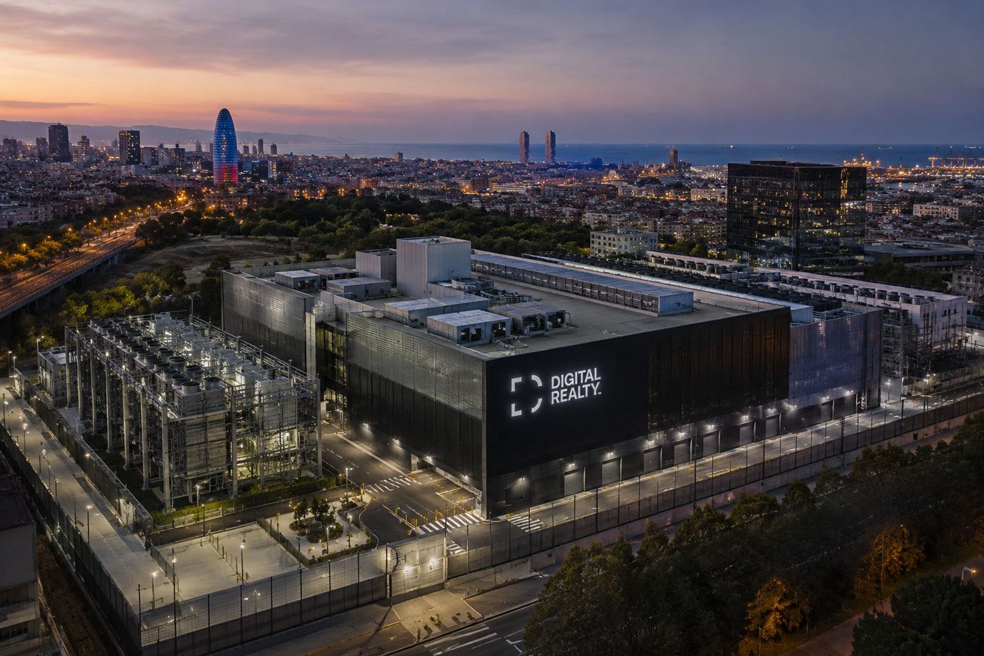 Digital Realty BCN01 duomenų centras Barselonoje sutemus