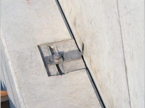 HALFEN HKZ suveržėjas dantyta atramine plokštele, skirtas sujungti du konstrukcinius gelžbetonio elementus