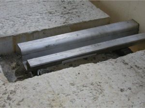 Balkono parapeto tvirtinimas